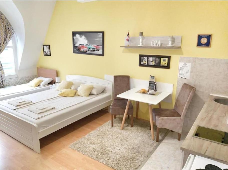 Yellow Diamond Ni Екстериор снимка