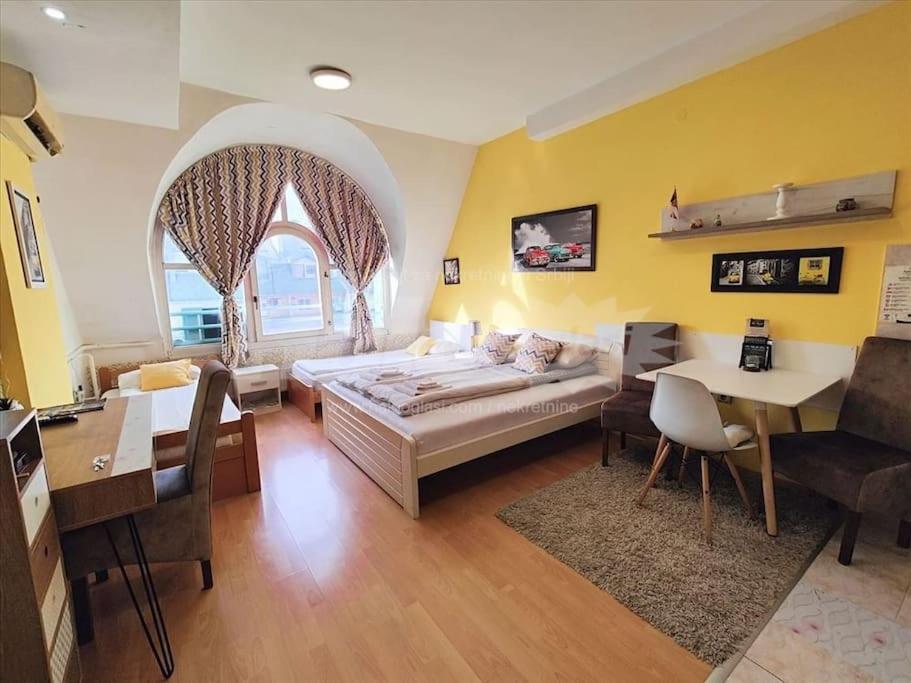Yellow Diamond Ni Екстериор снимка